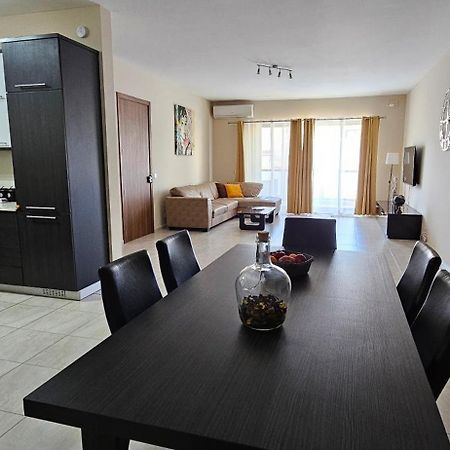 Large Apartment In Marsascala. Sleeps 6 Marsaskala Buitenkant foto