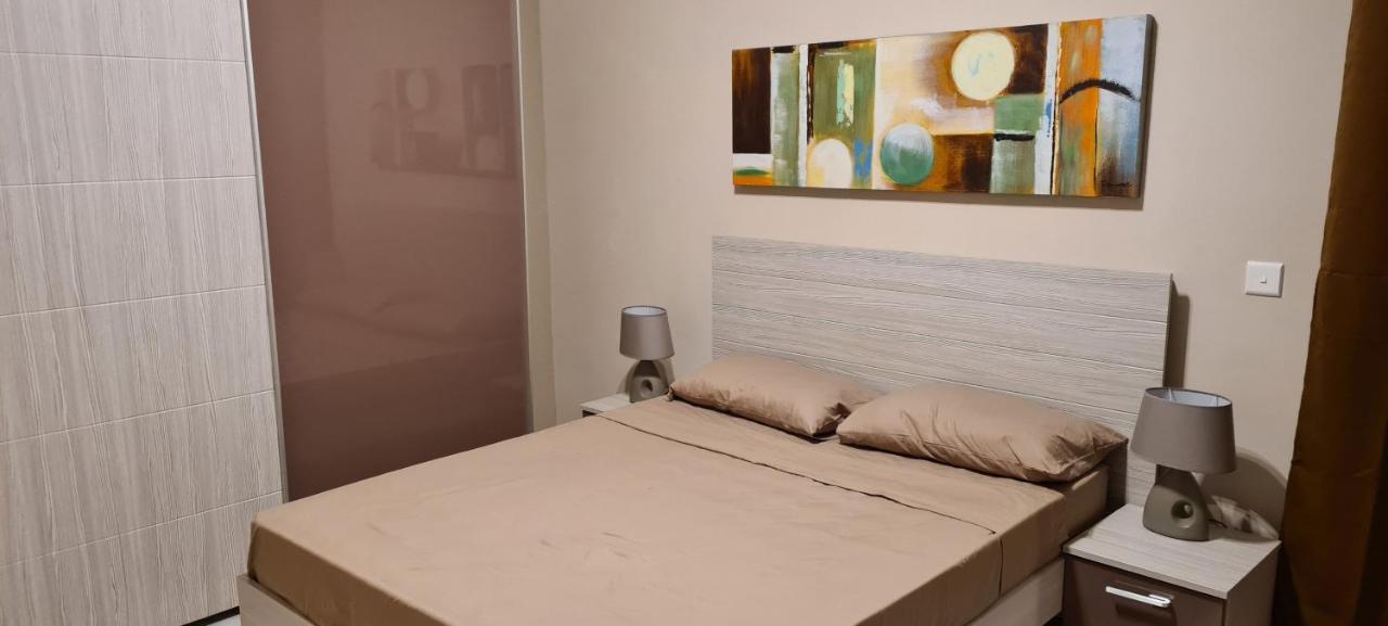 Large Apartment In Marsascala. Sleeps 6 Marsaskala Buitenkant foto