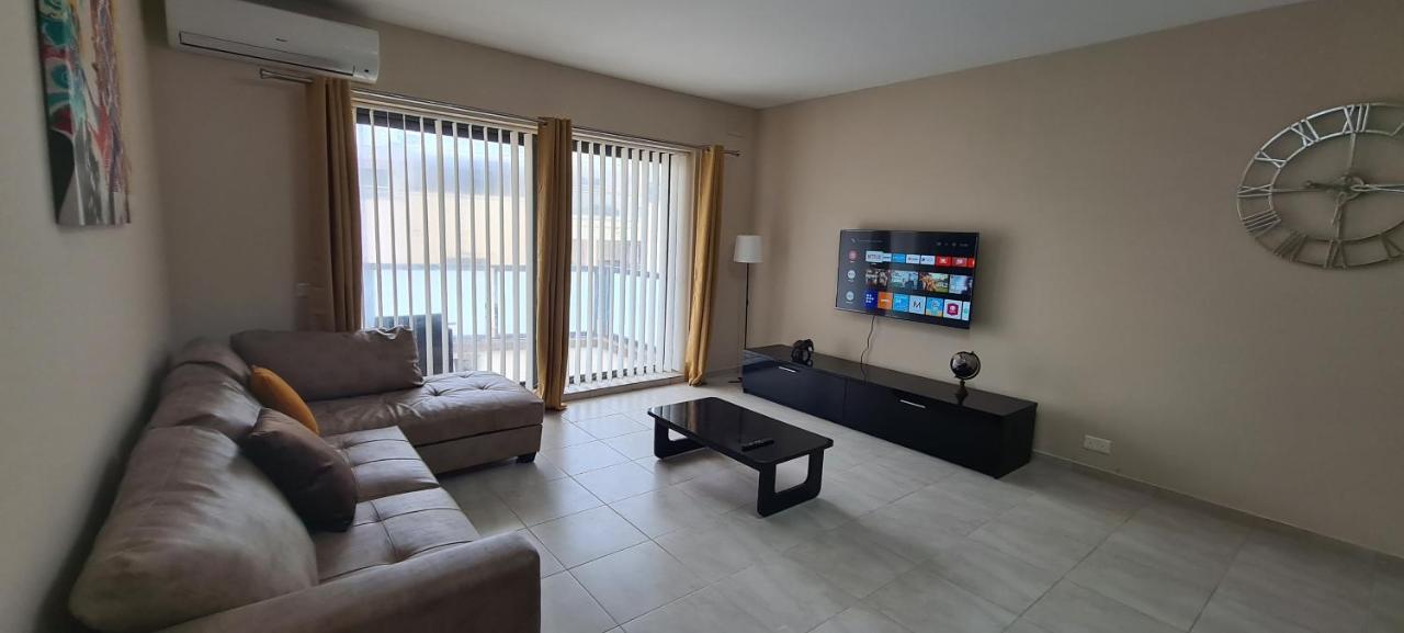 Large Apartment In Marsascala. Sleeps 6 Marsaskala Buitenkant foto