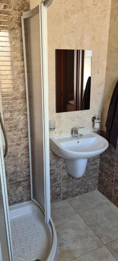 Large Apartment In Marsascala. Sleeps 6 Marsaskala Buitenkant foto
