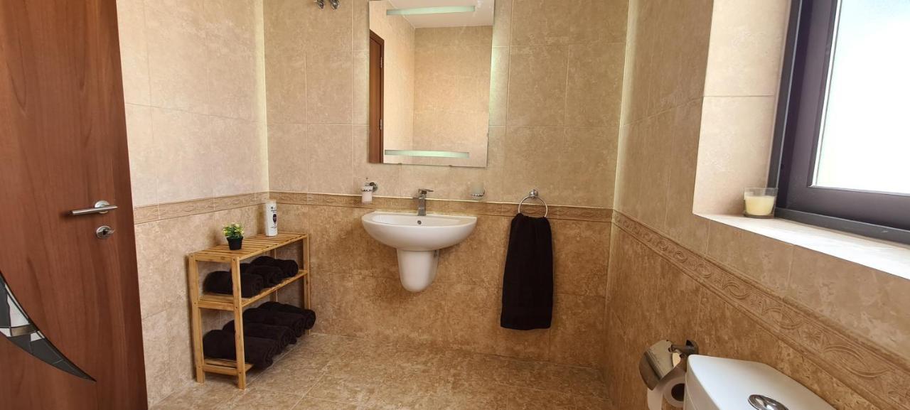Large Apartment In Marsascala. Sleeps 6 Marsaskala Buitenkant foto