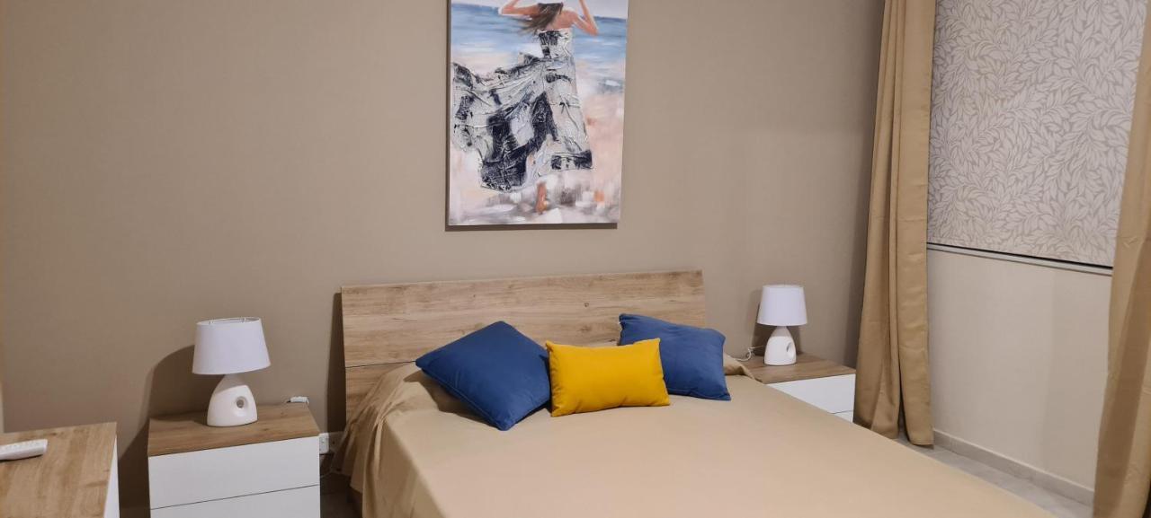 Large Apartment In Marsascala. Sleeps 6 Marsaskala Buitenkant foto