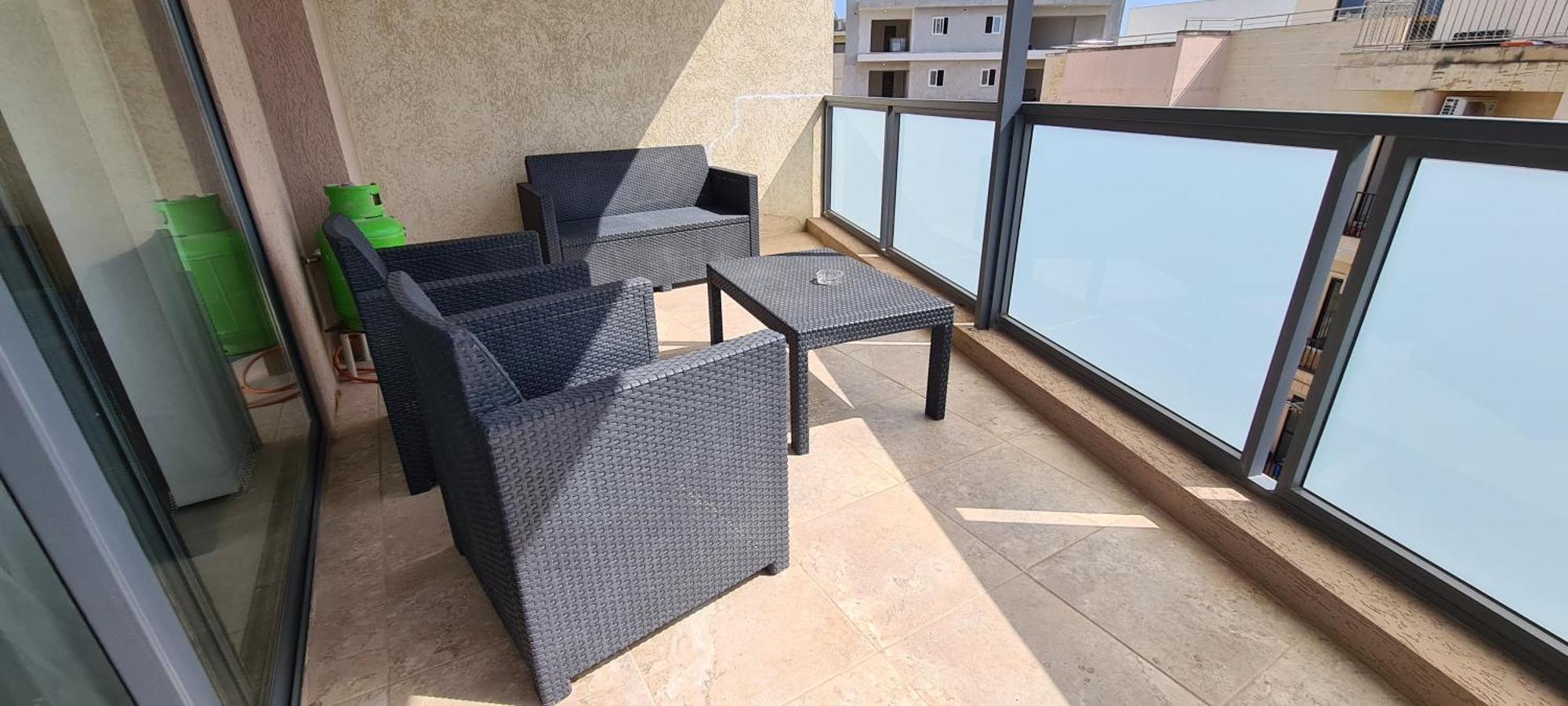 Large Apartment In Marsascala. Sleeps 6 Marsaskala Buitenkant foto