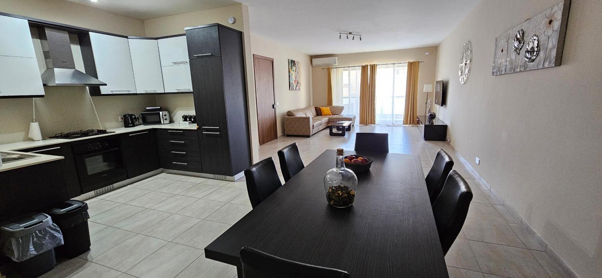 Large Apartment In Marsascala. Sleeps 6 Marsaskala Buitenkant foto