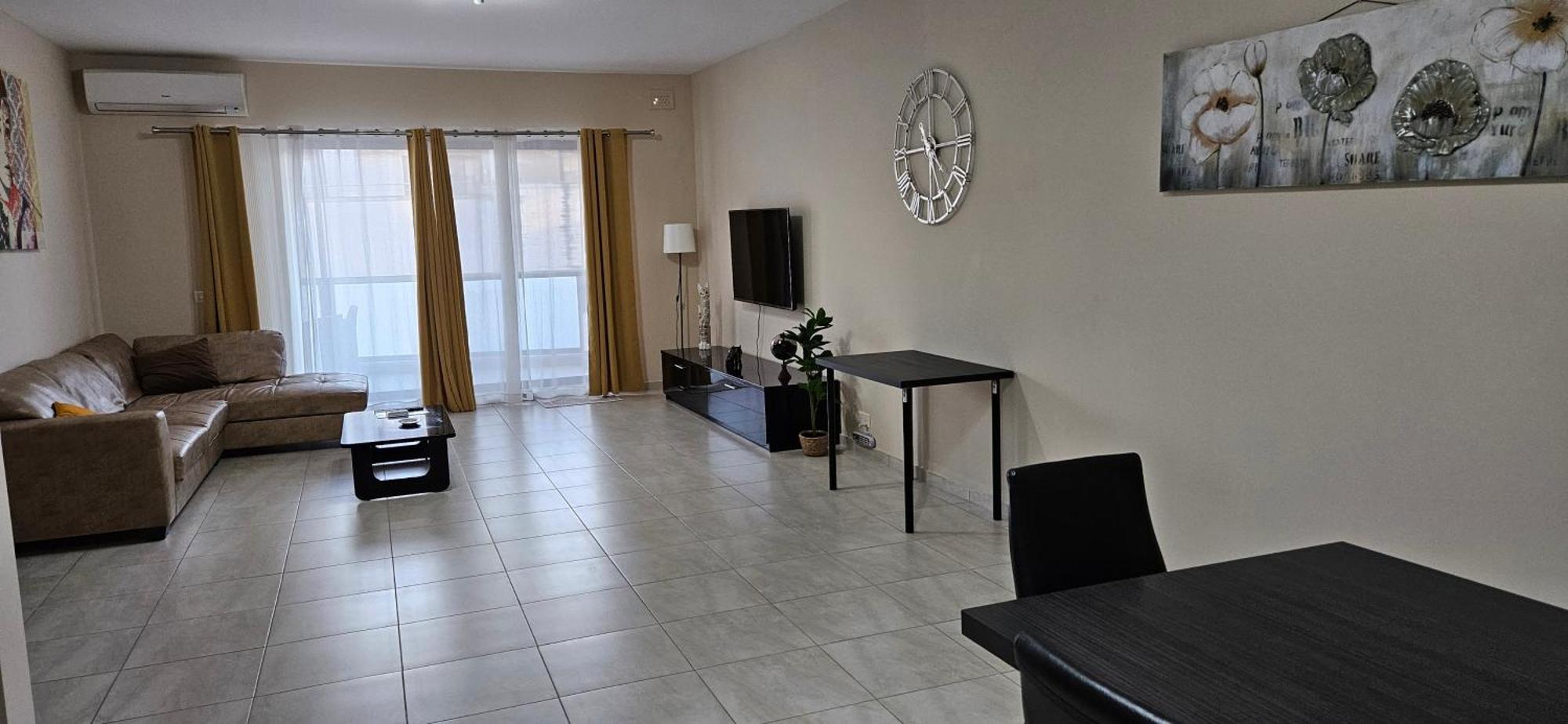 Large Apartment In Marsascala. Sleeps 6 Marsaskala Buitenkant foto